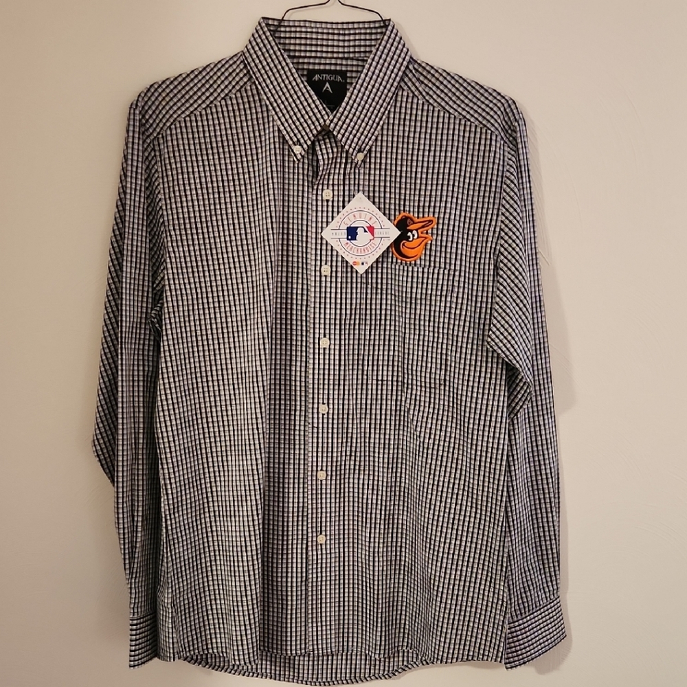 Antigua Black and White Casual Button Down Shirt